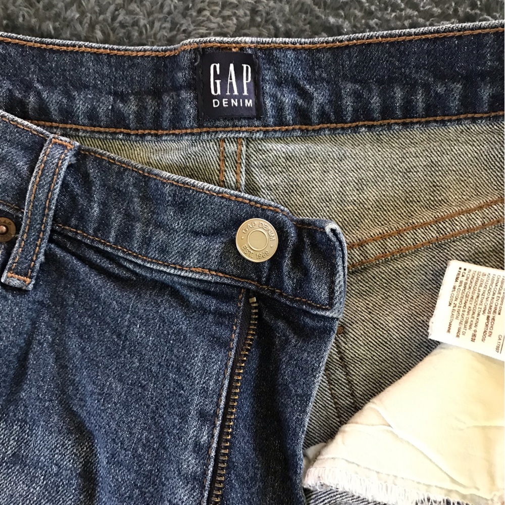 Gap Jean Shorts 5” Inseam Dark Blue Wash with Frayed Cuff Size 30 - Picture 5 of 8